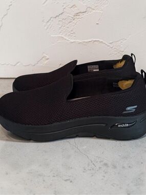 Skechers GO WALK Arch Fit Grateful Slip-On Shoes Black Women's Size 12